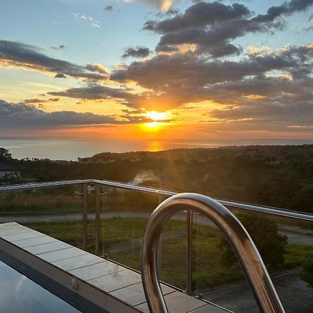 Casa Amores: Camaya Coast Mariveles Dış mekan fotoğraf