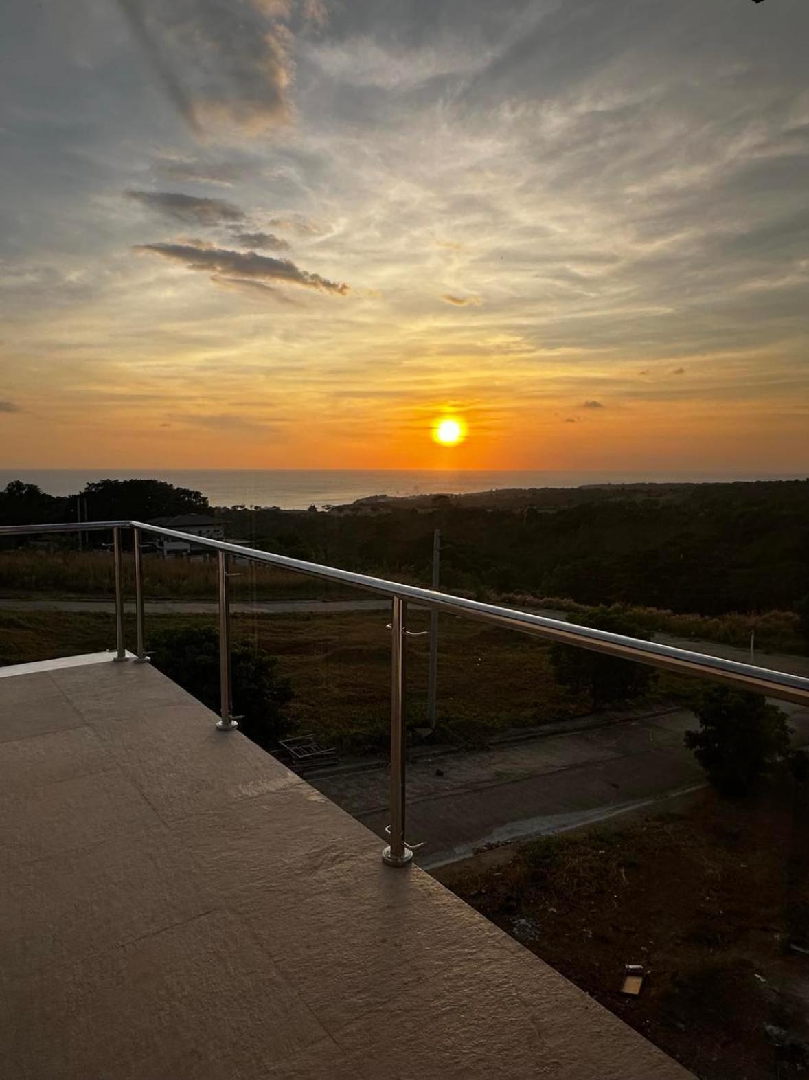Casa Amores: Camaya Coast Mariveles Dış mekan fotoğraf
