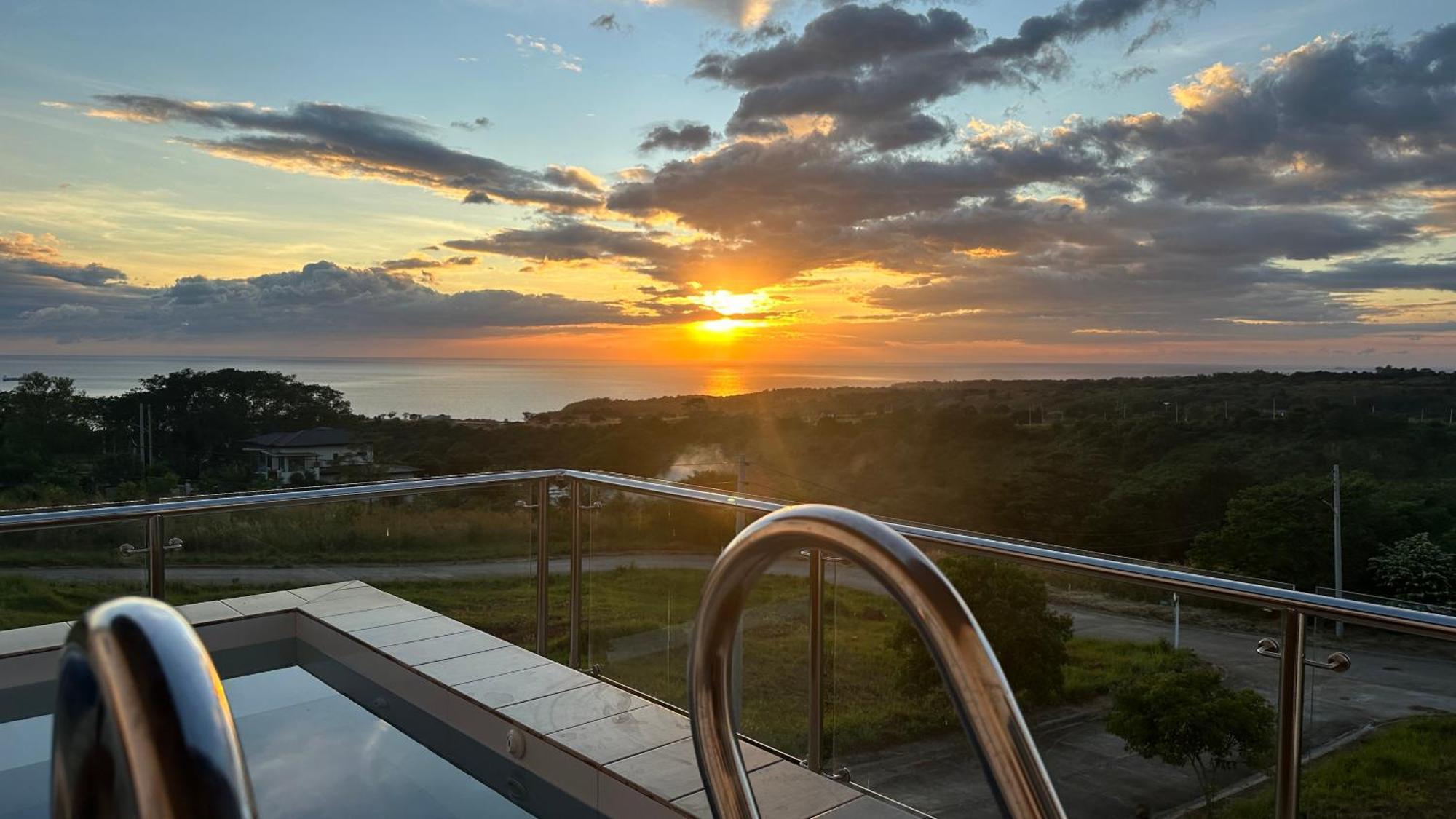 Casa Amores: Camaya Coast Mariveles Dış mekan fotoğraf